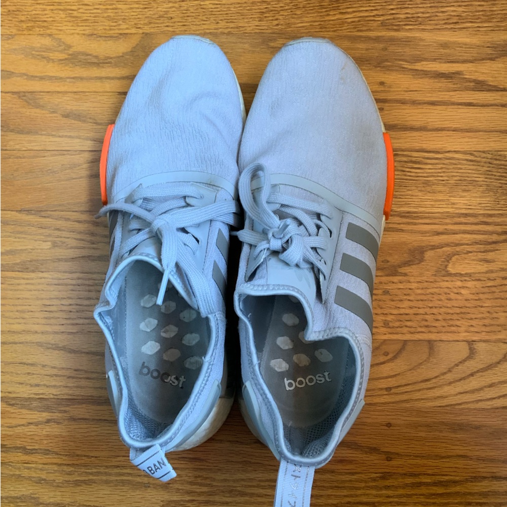 adidas Men’s Light Gray Sneakers with Orange Accents